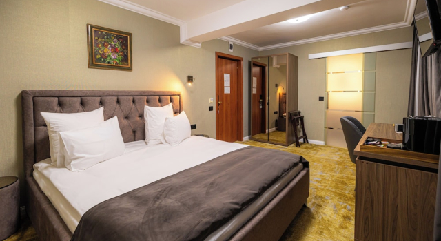 Двухместный номер Standard с балконом и с видом на город Hotel Brilliant Plaza