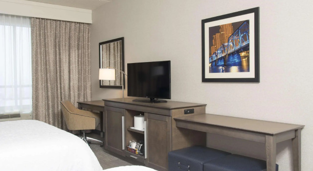 Четырёхместный номер Standard Hampton Inn & Suites Grand Rapids Downtown