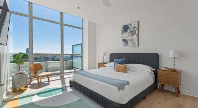 Group Stay 3 Penthouses in the Same Building