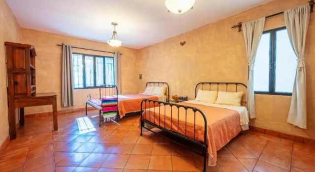 Четырёхместный номер Standard OYO Whost San Miguel De Allende