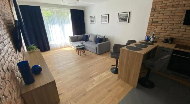 Mickiewicza 13, Varaa Hotelli Hotellit Pommeri pysäköinnillä, Pysäköinti
