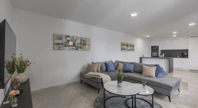 Апартаменты Spacious Pool Apartment Crikvenica