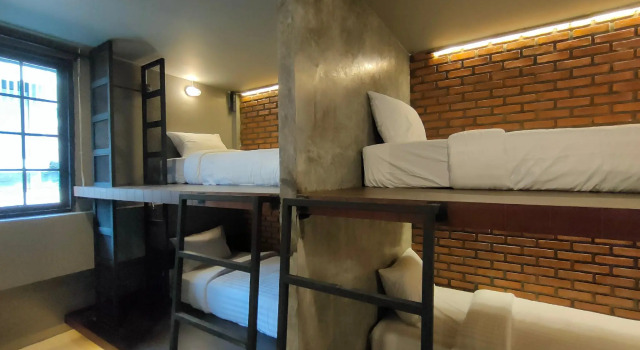 Кровать в общем номере Premier Hostel Chiang Mai