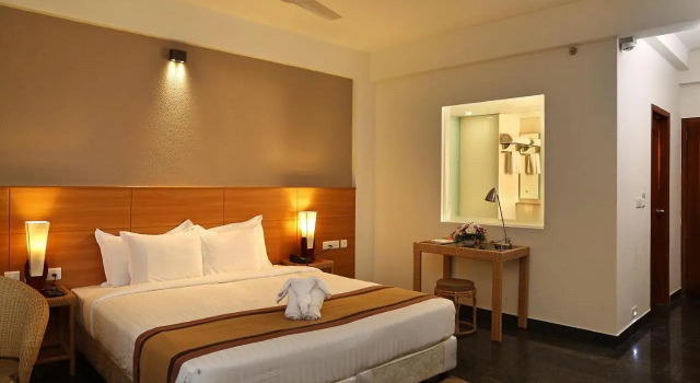 PepperVine, Book Hotel Kumily New Delhi