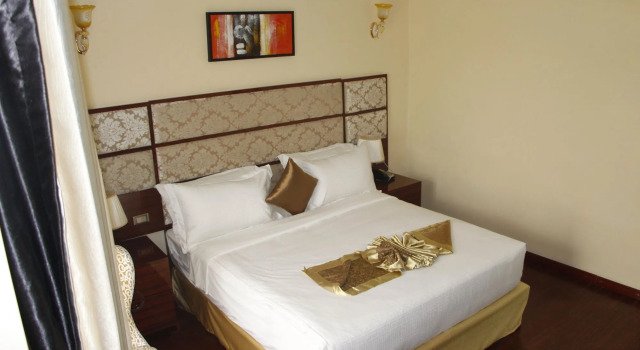 Golden Royal Hotel