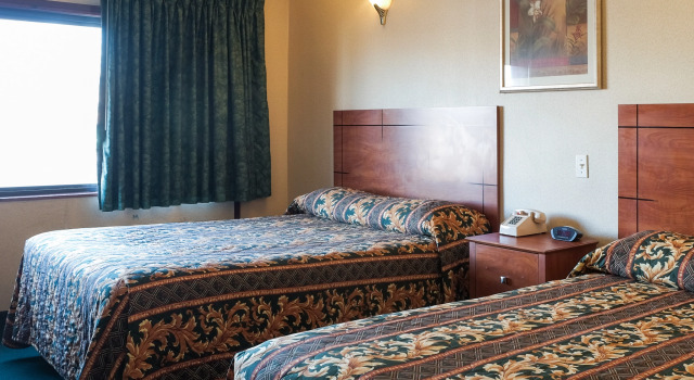 Четырёхместный номер Superior JFK Inn