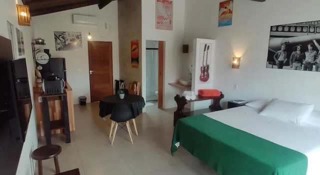 Двухместная студия с балконом и с красивым видом из окна Casa Larrosa Itaúna - Adults Only