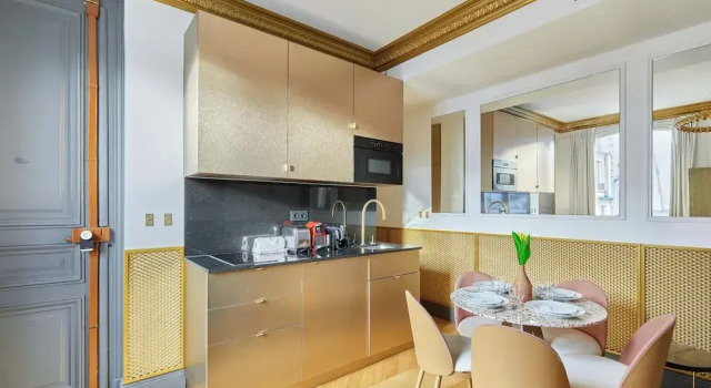 Superb AC- 1bdr Ave Montaigne - Arc de Triomphe by Studio Prestige, Забронировать Апарт-отель Отели Парижа с парковкой, рядом с Свято-Троицкий собор и Русский православный духовно-культурный центр, Парковка