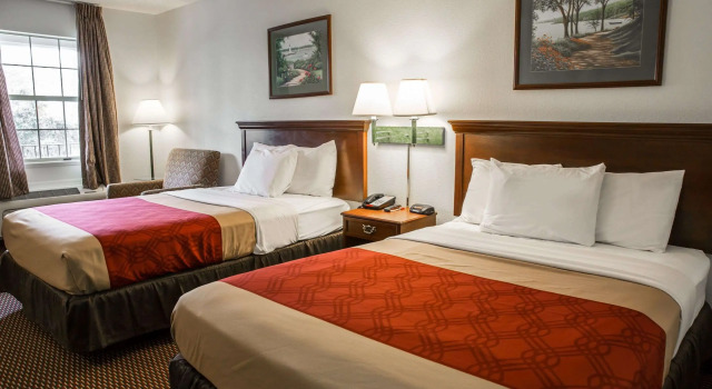 Четырёхместный номер Standard Econo Lodge Crystal Coast