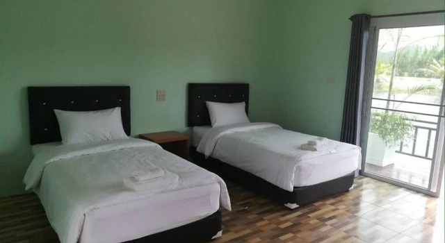Lake Hill Resort, Забронировать Курортный отель Отели Самого Рой Йота с бассейном, Бассейн