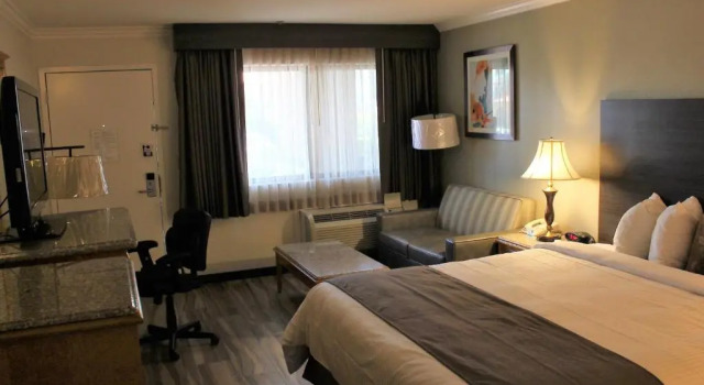 Номер Standard Best Western Plus Orange County Airport North