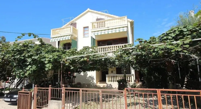Апартаменты Family Ground Floor Apartment, Close to the Beach