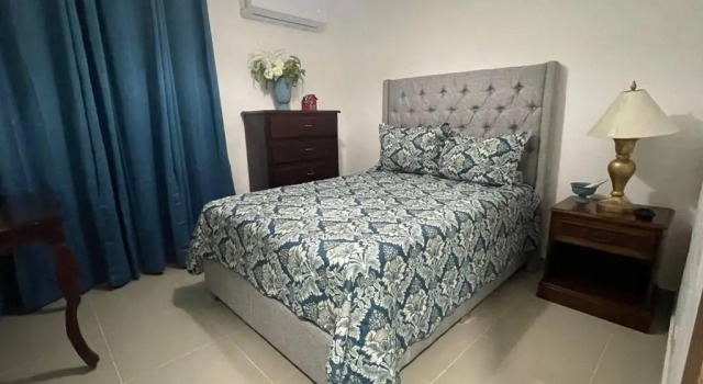 Apartamento Moderno y Confortable con piscina, Забронировать Апартаменты/квартира Сантьяго-де-лос-Кабальерос Сантьяго, рядом с Kaskada Park