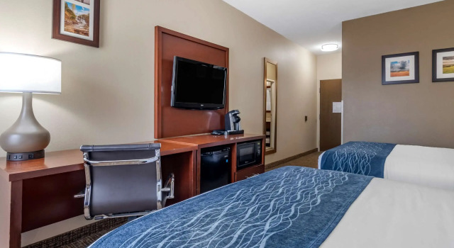 Четырёхместный номер Standard Comfort Inn & Suites Junction City - near Fort Riley