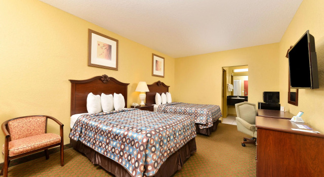 Четырёхместный номер Deluxe Americas Best Value Inn Starke