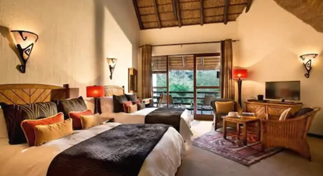 Kwa Maritane Self-Catering Chalets, Reservar Chalé Hotéis em Ga-Ramoga com piscina, Piscina