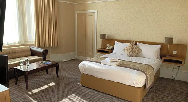Номер Executive The Crown Hotel