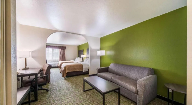 Люкс Standard Quality Suites San Antonio Brooks City Base