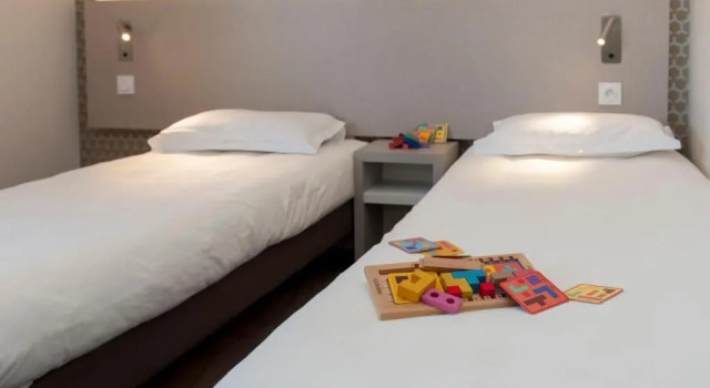 Семейный номер Standard Brit Hotel Avignon Sud Le Calendal