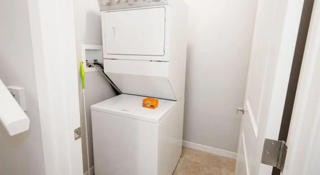 Modern and Comfortable Townhouse in South Winnipeg, Reserva ahora Hotel Hoteles en Manitoba con aparcamiento, Aparcamiento