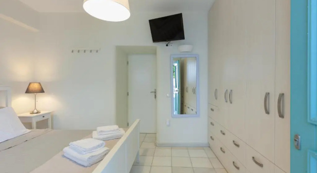 PEBBLES 1BD house with Sea View in the heart of Naousa, Забронировать Апартаменты/квартира Отели Науса с парковкой, Парковка