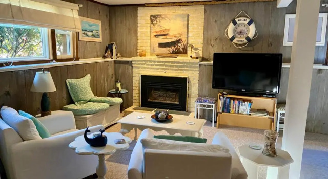 Clear Pond Getaway, Забронировать Отель Плимут Массачусетс, рядом с Пивоваренная компания Mayflower