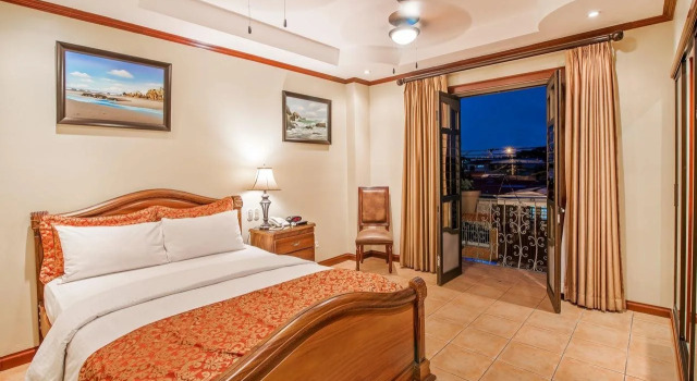 Hotel Casa Roland San Jose, Buchen Sie Hotel SPA-Hotels in San Jose, SPA