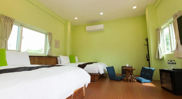 Четырёхместный номер Standard с балконом Yuan Qiwu Homestay