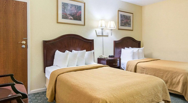 Четырёхместный номер Standard Quality Inn & Suites Franklin