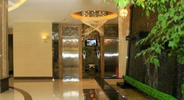 Royal Hotel, Prenota Hotel Tuquan Cina