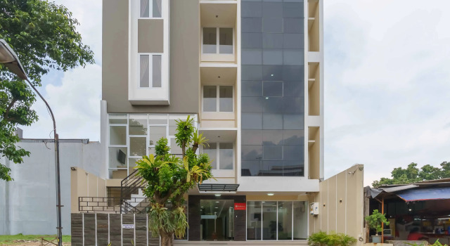 RedDoorz Plus near Eka Hospital BSD 5