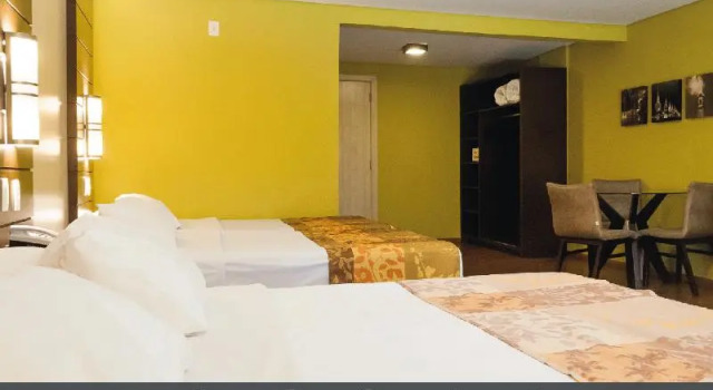 Четырёхместный номер Deluxe с балконом Master Gramado Hotel - Espaço Kids Incrível