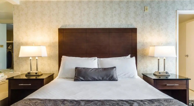 Двухместный люкс Monte Carlo Inn Oakville Suites