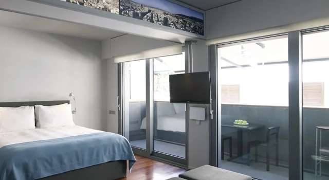 Полулюкс с балконом Periscope, a Member of Design Hotels