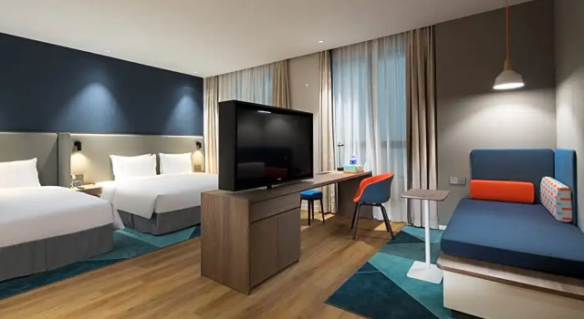 Трёхместный номер Standard Holiday Inn Express Shanghai Kangqiao by IHG