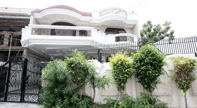 OYO 16130 The Corner House