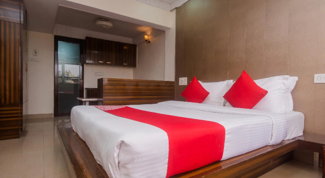 OYO Flagship 425 Hotel Wanton House, Забронировать Отель Отели Нави-Мумбай с бассейном, Бассейн