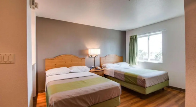 Четырёхместный номер Standard Motel 6-Brownsville, TX