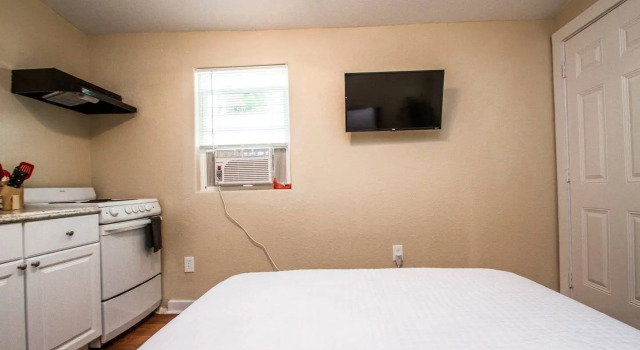Remodeled Studio Near Downtown, Rezerwuj Hotel San Antonio Bexar County