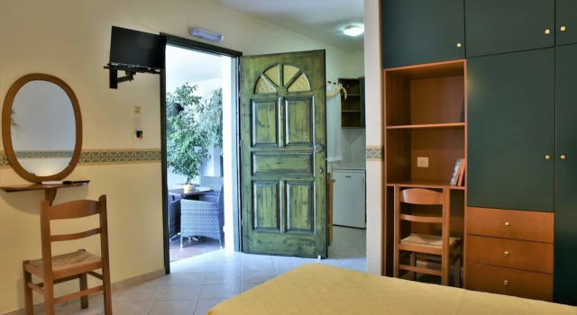 Avra Milos, Book Hotel Zefiria Milos