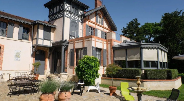 Domaine du Chalet, Rezervovat Chata Hotely v Chigny-les-Roses s parkováním, Parkování