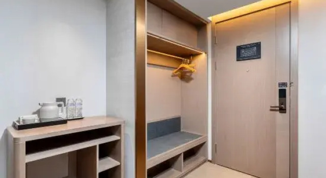 Кровать в общем номере (женский номер) Lavande Hotel ( Shenyang Beiling Park COFCO Plaza )