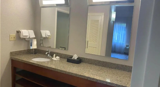 Люкс Courtyard by Marriott Newport News Yorktown