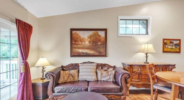 3rd Floor Front Side Corner Penthouse Suite - 304 by Grand Wood Suites, Prenota Appartamento Nashville Indiana