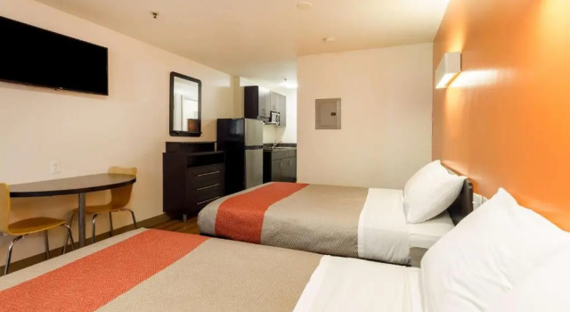 Четырёхместный номер Standard Motel 6-Greenville, SC