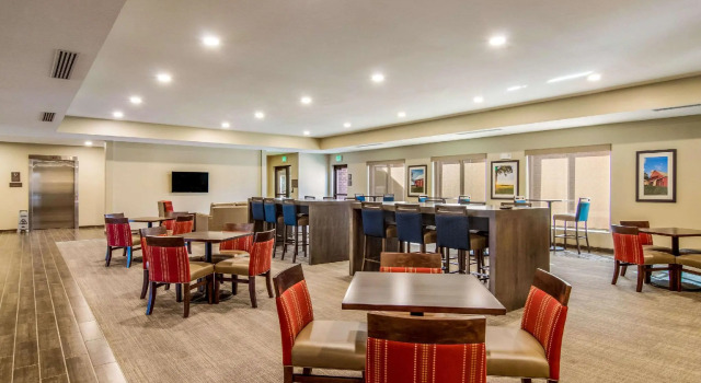 Номер Standard Comfort Suites Brunswick Town Center
