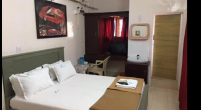 Anandan Tourist Home