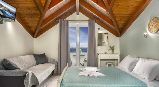 Студия Elenas Seafront Deluxe Studios