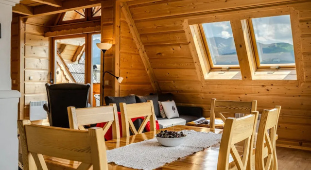 Кровать в общем номере с видом на горы Osada Kościelisko - Tatry na Wyciągnięcie Ręki