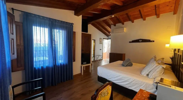 Трёхместный номер Standard Hospedium Hotel Rural Abadía de Yuste